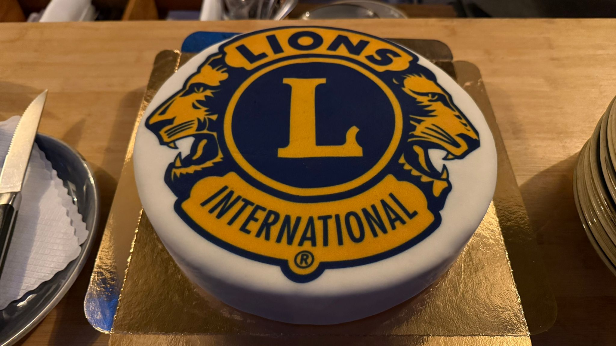 Torte mit Lions-Logo